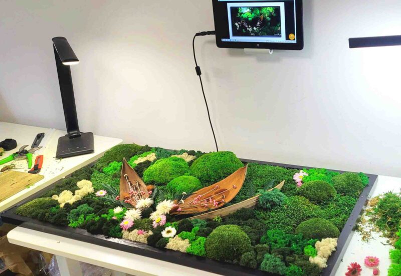 tablou spring cu licheni si flori