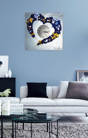 Ceas de perete elegant decorat cu licheni si trandafiri criogenati in nuante de albastru1