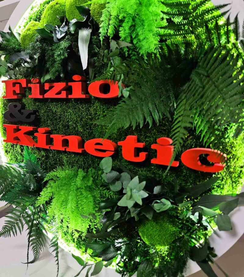 tablou cu logo si led si plante stabilizate3