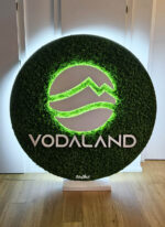 tablou licheni cu led si sigla vodaland
